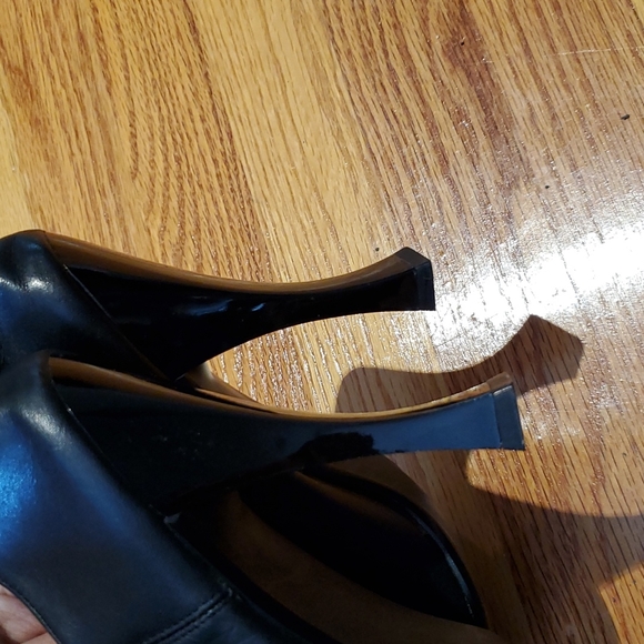 Vintage Aldo booties. Size 39, soft black leather, crazy cute heel shape. - Picture 11 of 14